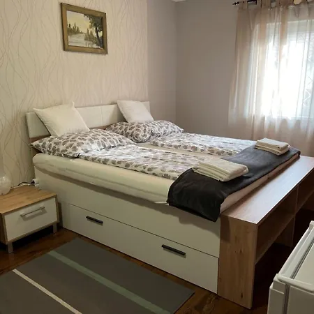 Bed & Breakfast Tueskevar Panzio *