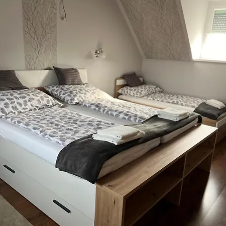 Tüskevár Panzió * Abádszalók